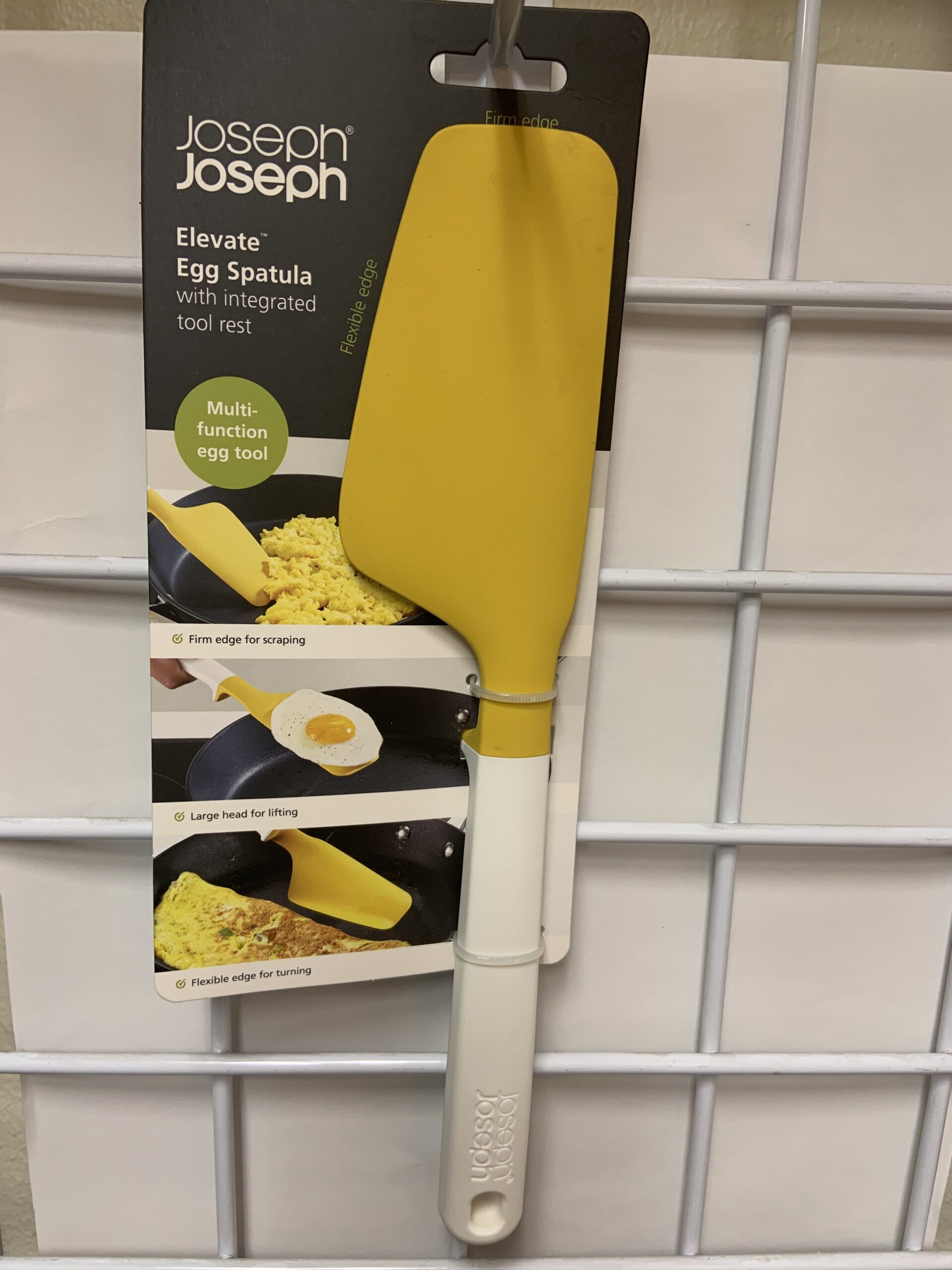 Joseph Joseph Elevate Egg Spatula - Yellow